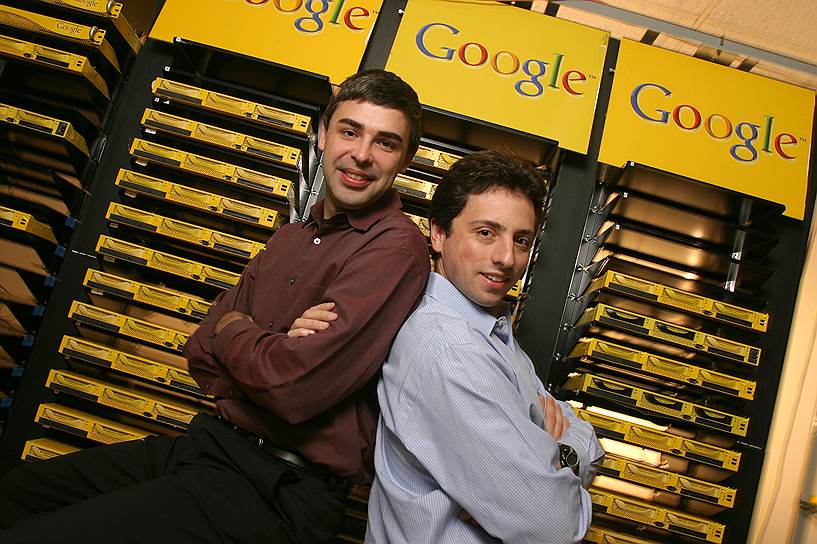 В 2004 году Google открыла штаб-квартиру Googleplex в Кремниевой долине в городе Маунтин-Вью. Ее площадь составляет 190 тыс. кв. м. Площадь второго офиса корпорации, на Восьмой авеню в Нью-Йорке,— 270 тыс. кв. м. Сейчас у Google более 70 офисов в 50 странах