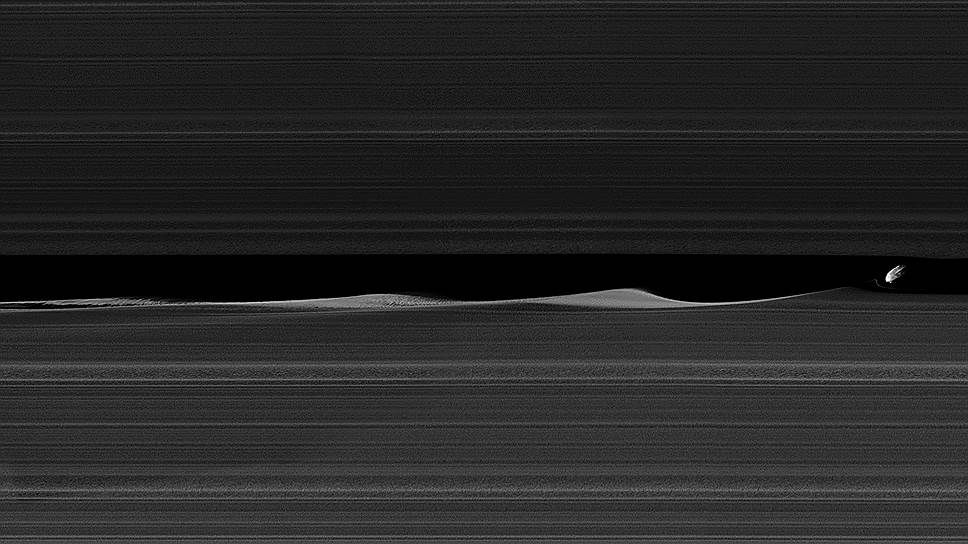 Дафнис — третий по удаленности от планеты естественный спутник Сатурна