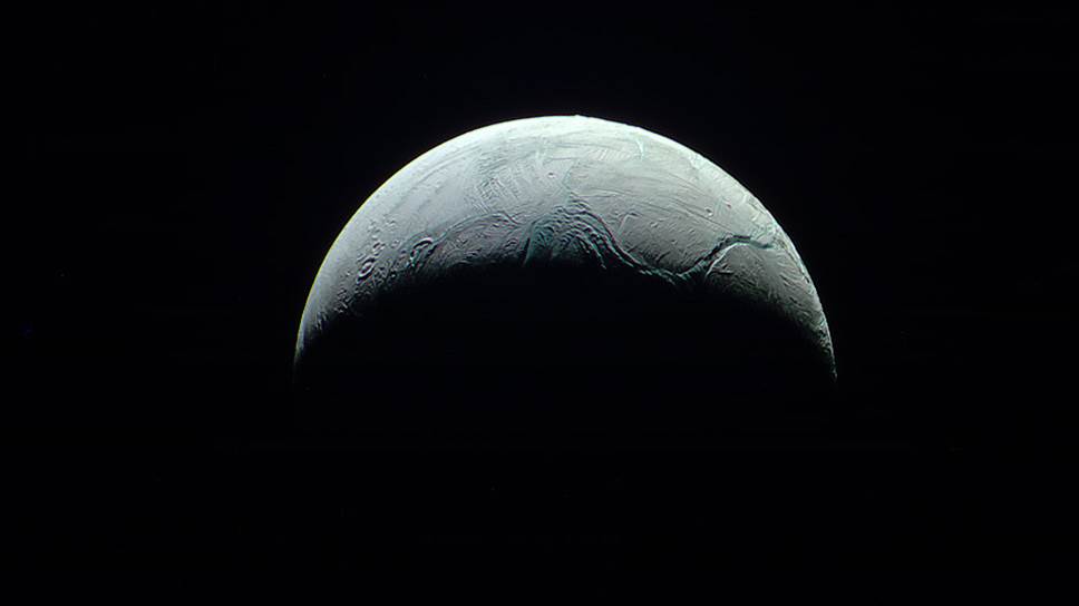 Шестой по размеру спутник Сатурна Энцелад