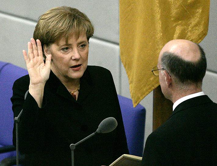 Ангела Меркель начала политическую карьеру в 1989 году с должности временного администратора ЭВМ в партии «Демократический прорыв». Несколько раз занимала должность министра, в 2000 году стала лидером партии «Христианско-Демократический союз», а в 2005 году была избрана канцлером ФРГ