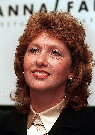 Мэри Макэлис в 24 года стала самым молодым профессором Дублинского университета. В 1997 году была избрана президентом Ирландии после досрочной отставки предыдущей женщины-президента Мэри Робинсон
