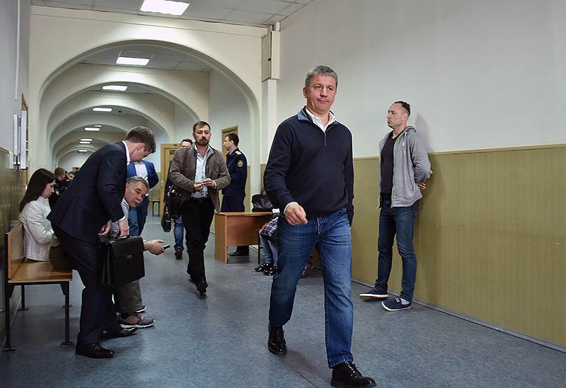 Бывший глава «РусГидро» Евгений Дод (в центре) 