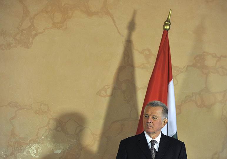 В апреле 2012 года президент Венгрии Пал Шмитт объявил об отставке в связи со скандалом с его диссертацией. Господин Шмитт был обвинен в плагиате и лишен докторской степени «за несоответствие научным и этическим стандартам»