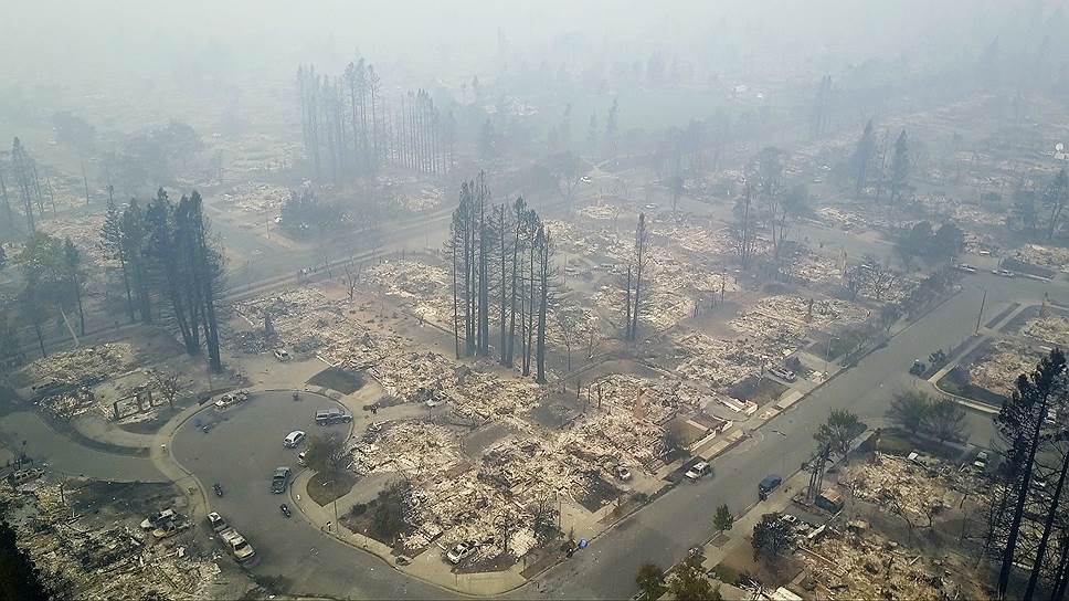 Санта-Роза, штат Калифорния (США). Руины домов, уничтоженные лесными пожарами