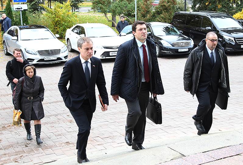 Врио губернатора Нижегородской области Глеб Никитин (в центре) и депутат Госдумы Владимир Панов (слева)