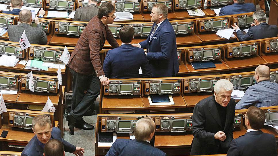 Зачем украинские депутаты лишают себя неприкосновенности