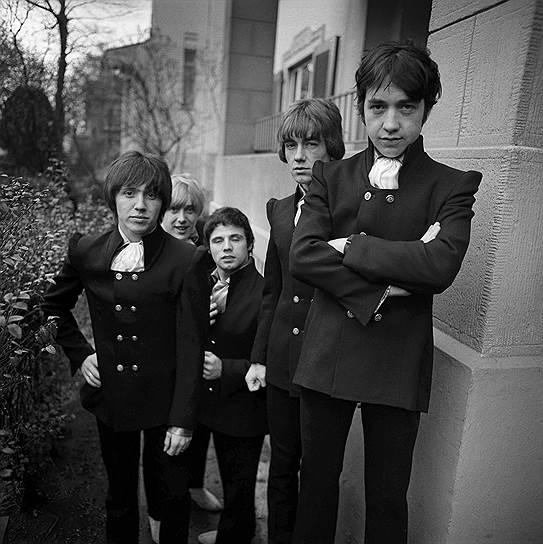 Участники группы The Easybeats, 1967 год: слева направо Стив Райт, Гарри Ванда, Генри Флит, Дик Даймонд и Джордж Янг