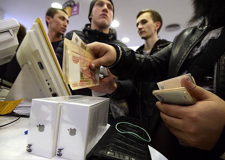 Москва. Старт продаж смартфонов iPhone X в магазине «Связной»