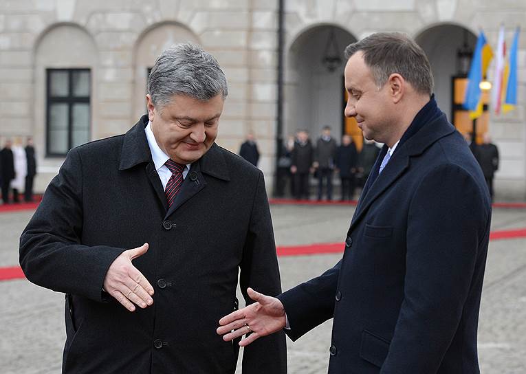 Президент Украины Петр Порошенко во (слева) и президент Польши Анджей Дуда