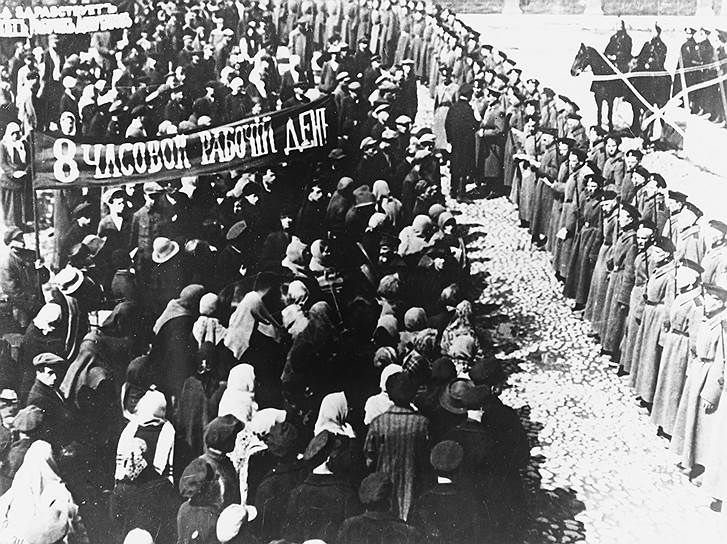 Идея восьмичасового рабочего дня для пролетариата родилась еще в начале XIX века, но в России была реализована только после Октябрьской революции