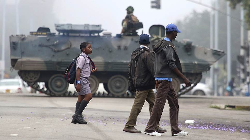 Как в Зимбабве военные отстранили президента Роберта Мугабе от власти