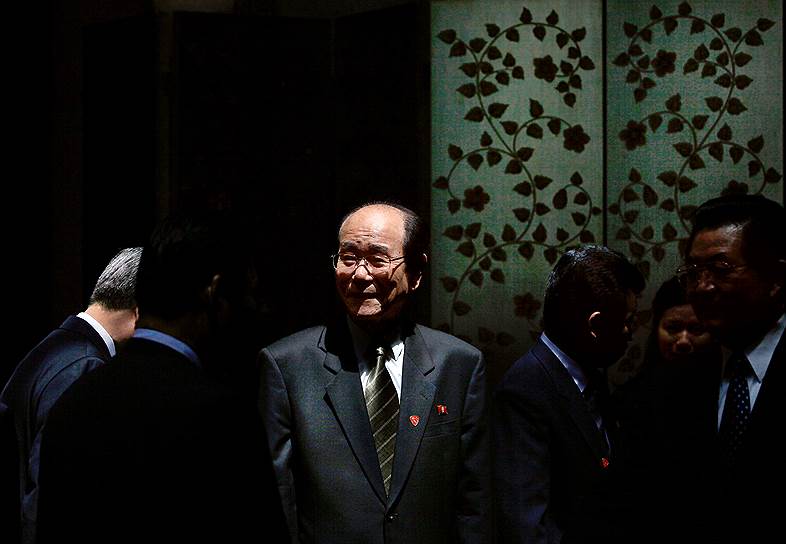 Ким Ён Нам, 91 год. С 5 сентября 1998 года занимает пост председателя президиума Верховного народного собрания КНДР, являясь по Конституции высшим должностным лицом страны