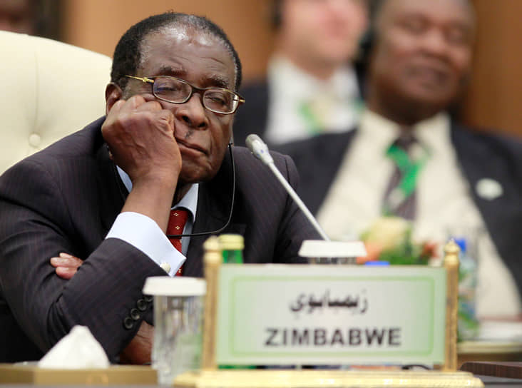 В СМИ неоднократно появлялась информация об ухудшении состояния здоровья Мугабе. В частности, журналисты писали, что президент страдает онкологическим заболеванием. В июле 2017 года Мугабе, выступая перед своими сторонниками, заявил, что не собирается умирать, и не знает никого, кто мог бы заменить его на посту президента