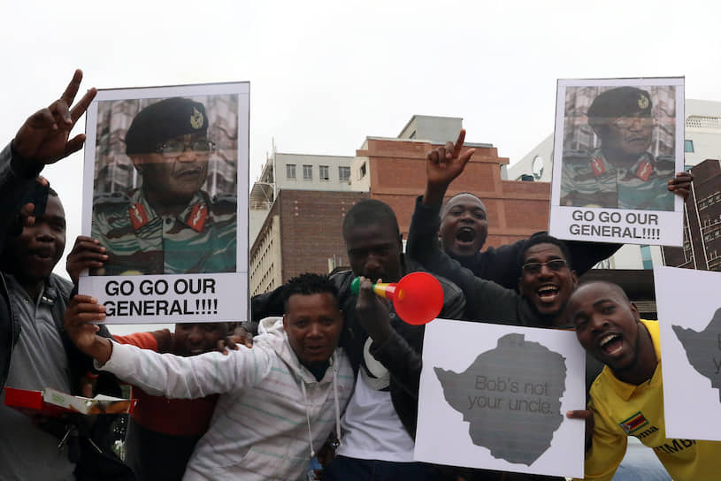 В ноябре 2017 года в стране произошел военный переворот в результате конфликта между Робертом Мугабе и вице-президентом Зимбабве Эммерсоном Мнангагвой. Во многих городах прошли массовые акции протеста против режима Мугабе. 21 ноября президент покинул свой пост, военные поместили его под домашний арест