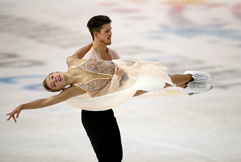 Танцоры на льду Александра Степанова и Иван Букин
