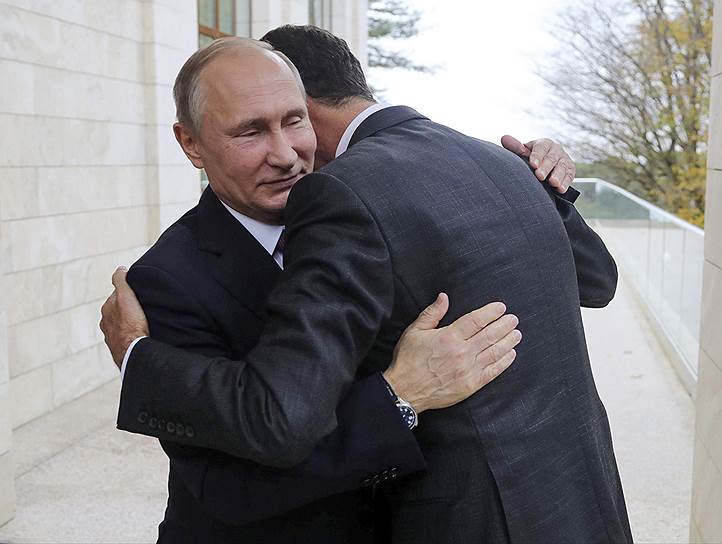 Сочи, Россия. Владимир Путин приветствует президента Сирии Башара Асада в резиденции Бочаров Ручей