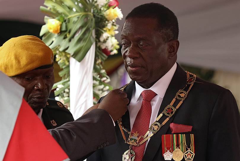 24 ноября. Бывший первый вице-президент Зимбабве 75-летний Эммерсон Мнангагва принял присягу в качестве нового главы государства