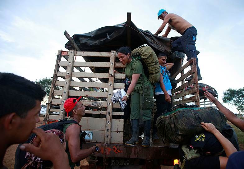 В сентябре 2016 года прошел последний съезд FARC в качестве вооруженной группировки, на котором повстанцы обсудили подробности мирного урегулирования с властями. 7 октября президент Сантос получил Нобелевскую премию мира