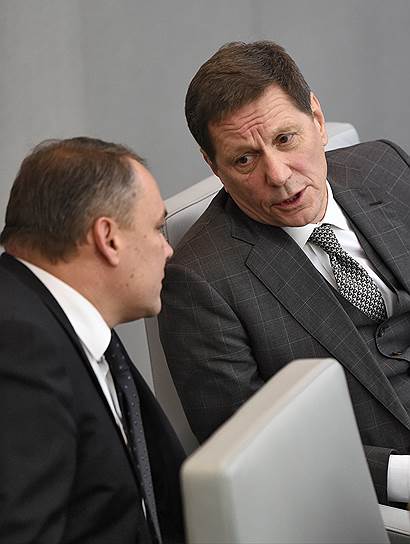 Вице-спикер Госдумы Петр Толстой (слева) и глава Олимпийского комитета России (ОКР)  Александр Жуков