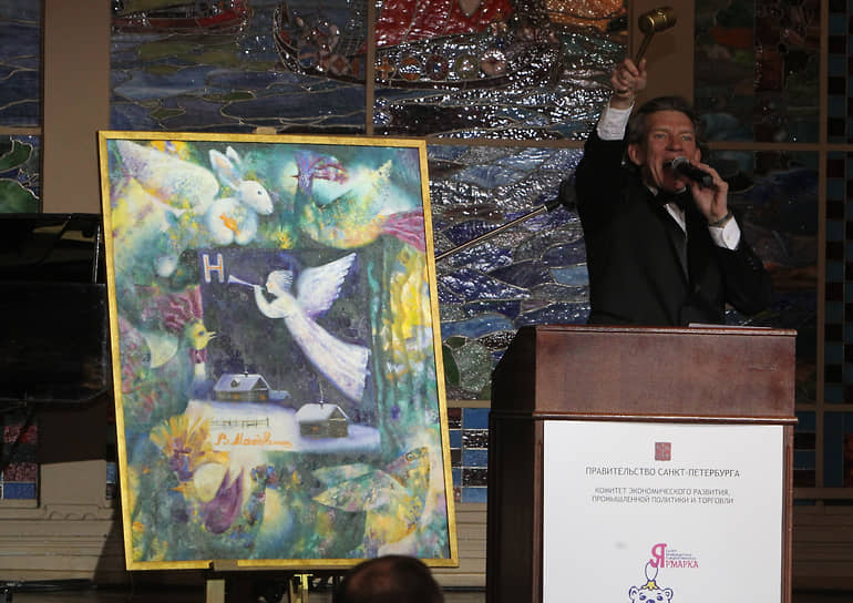 В 2007 году картина госпожи Матвиенко «Ежик под елкой» ушла с молотка за 2,2 млн руб. Еще одна ее работа из серии «Азбука» (на фото) была продана на аукционе за 6 млн руб.