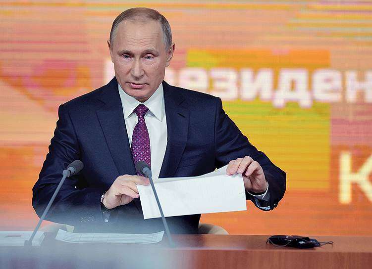 14 декабря. На своей большой пресс-конференции Владимир Путин объявил, что пойдет на президентские выборы самовыдвиженцем, а также пообещал не поднимать налоги до конца 2018 года