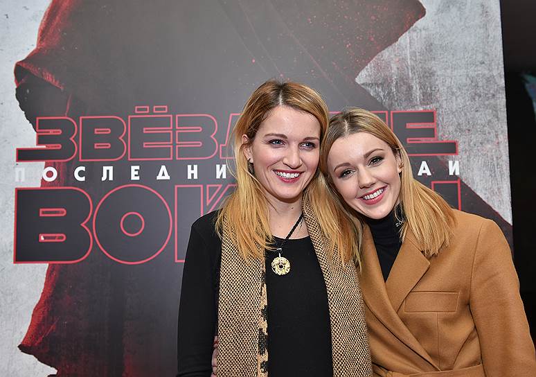 Певицы Евгения Малахова (слева) и Юлиана Караулова на премьере