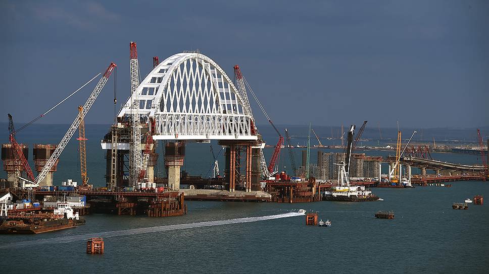 Почему к Крымскому мосту подойти не удается