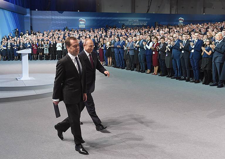 Самовыдвиженца Владимира Путина на съезде поддержал не только Дмитрий Медведев, а еще 2500 партийцев