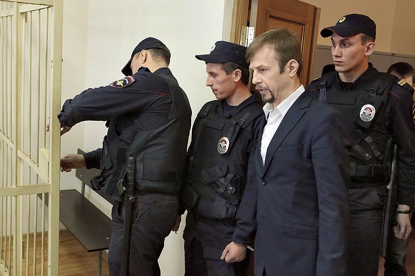 Бывший мэр Ярославля Евгений Урлашов (второй справа)