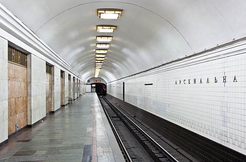 Станция киевского метрополитена «Арсенальная» является самой глубокой станцией в мире. Глубина заложения составляет 105,5 м