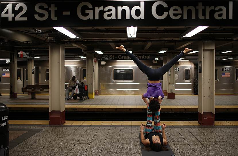 Нью-йоркский метрополитен — рекордсмен по количеству станций (472). Число линий — 36. Ежегодно перевозит более 1,3 млрд человек