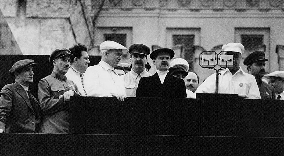 Ягода (на фото — второй слева) хотел, оставаясь для виду в стороне, стать центральной фигурой советской политической жизни
