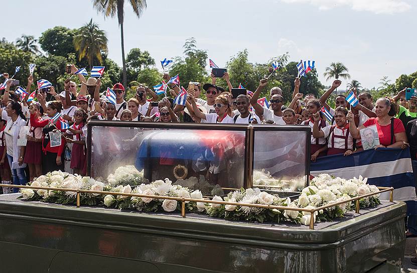 Фидель Кастро умер 25 ноября 2016 года на 91-м году жизни. С 31 июля 2006 года правительство Кубы возглавляет его младший брат и соратник Рауль Кастро 