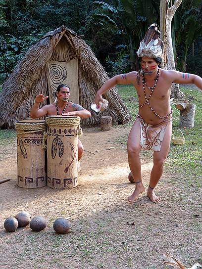 В провинции Виньялес основное дело местных жителей — изготовление сигар. Однако некоторые зарабатывают креативно, изображая для туристов коренное население — индейцев таино