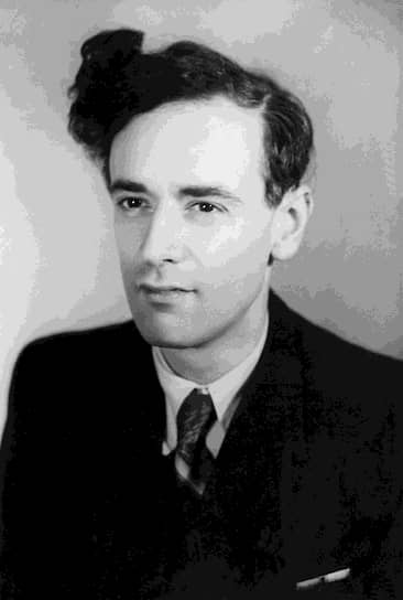 Лев Ландау родился 22 января 1908 года в Баку. В 1922 году окончил Бакинский экономический техникум и поступил в Бакинский государственный университет, где проходил обучение сразу на двух факультетах: физико-математическом и химическом. В 1924 году перевелся на физическое отделение физико-математического факультета Ленинградского университета