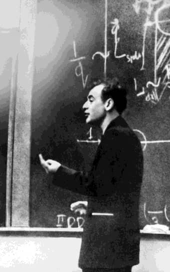 Лев Ландау был специалистом в различных областях физики — квантовая механика, физика твердого тела, магнетизм, физика низких температур, сверхпроводимость и сверхтекучесть, физика атомного ядра и физика элементарных частиц, физика космических лучей и других