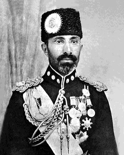 8 ноября 1933 года во время торжественной церемонии в лицее «Неджат» был застрелен король Афганистана Мухаммед Надир-шах. Убийцей стал 19-летний учащийся Абдул Халид Хазар, не согласный с политикой короля, в том числе с гонениями на интеллектуальную элиту страны. Вскоре после убийства он был арестован и четвертован, а его родственники, включая отца и дядю, повешены