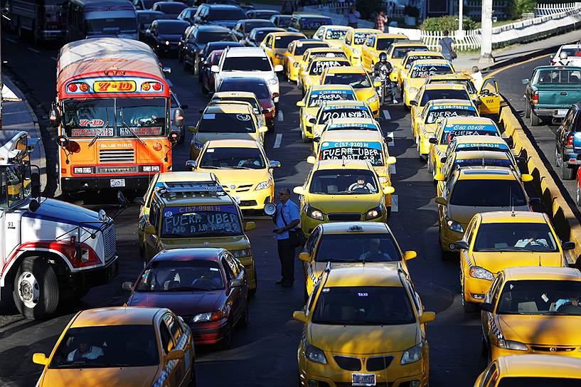 Сан-Сальвадор, Сальвадор. Водители такси протестуют против сервиса Uber 