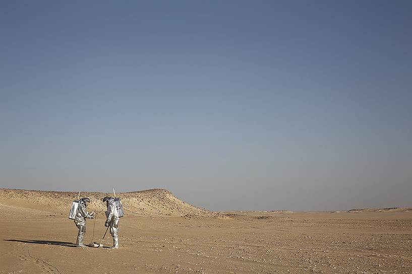 Дофар, Оман. Ученые тестируют скафандры для  космонавтов и радары, которые могут быть использованы на Марсе 