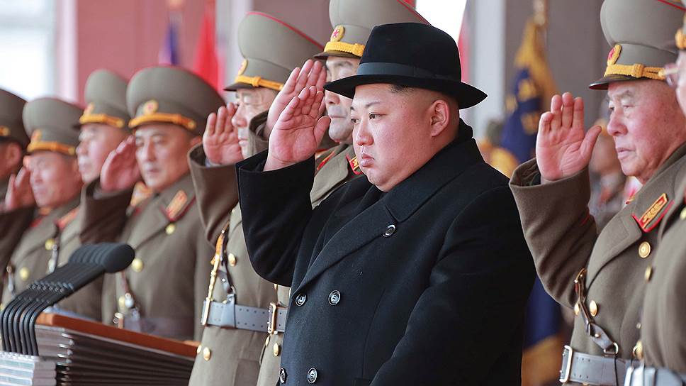 Северокорейский лидер произнес речь, заявив, что «пока сохраняется враждебная политика Соединенных Штатов, миссия народной армии, выполняющей роль мощного меча для защиты страны, будет продолжаться»