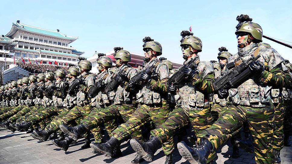 Участие в параде, по разным оценкам, приняли около 13 тыс. военных