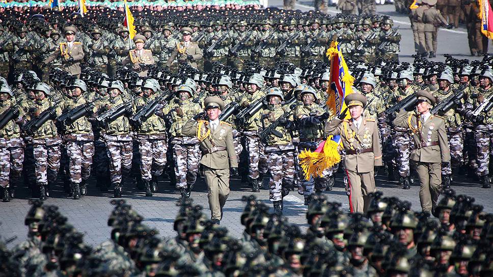 В 2016 году Международный институт стратегических исследований оценил численность Вооруженных сил КНДР в 1,19 млн человек. Официальных данных о количестве военнослужащих нет
