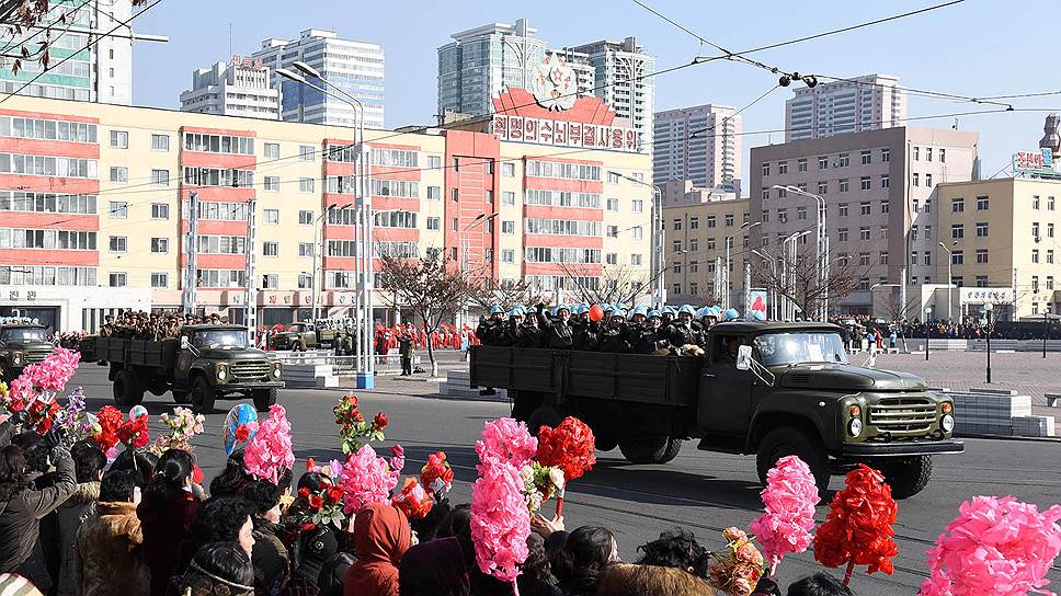В параде было задействовано около 200 единиц боевой техники