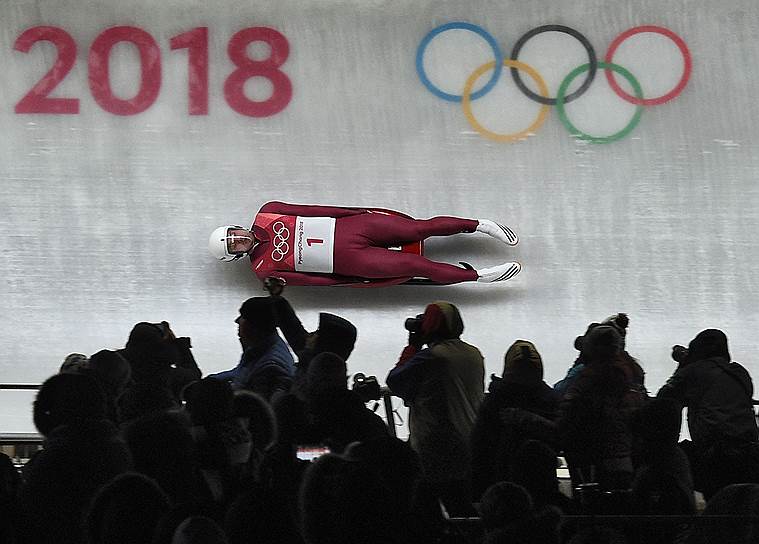 Российский спортсмен Семен Павличенко во время соревнований по санному спорту среди мужчин
