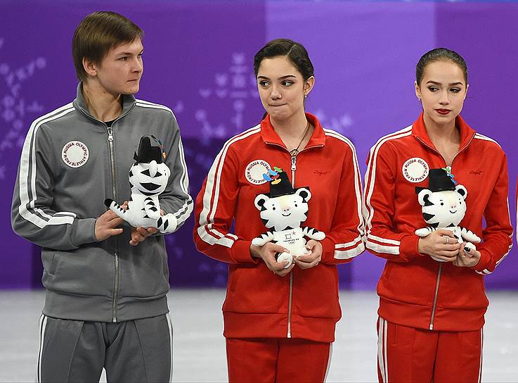 Олимпийские спортсмены из России Михаил Коляда, Евгения Медведева и Алина Загитова