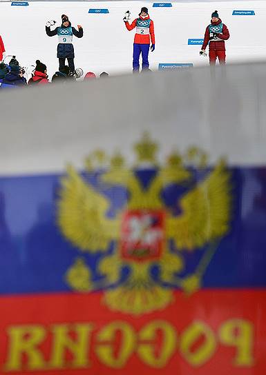 Российская лыжница Юлия Белорукова (справа) завоевала бронзу в спринте классическим стилем 