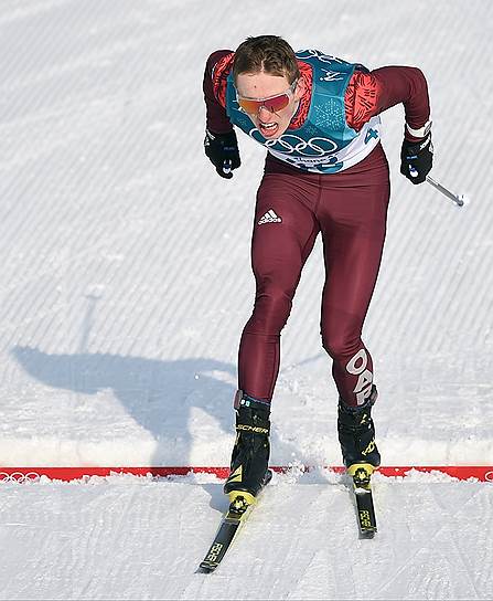 Российский лыжник Денис Спицов во время гонки на 15 км свободным стилем