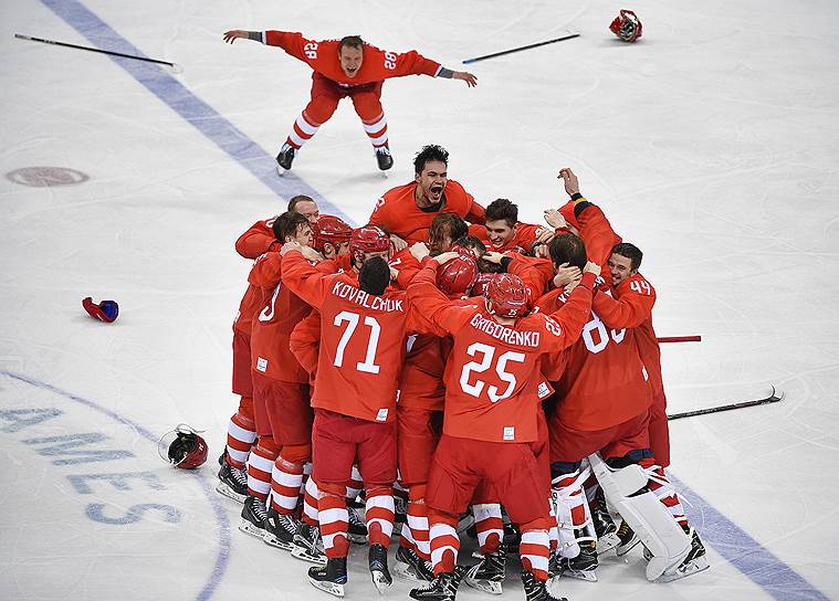  Российские хоккеисты после финального матча по хоккею среди мужчин между сборной Германии и командой Олимпийских спортсменов из России