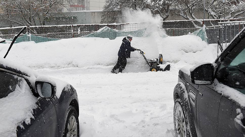 Почему у московских коммунальщиков возникли проблемы с уборкой снега