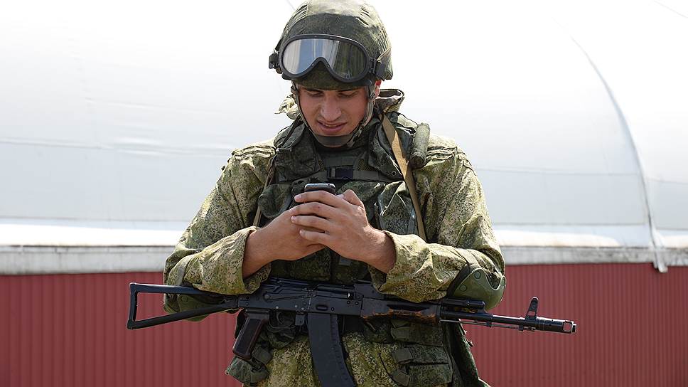 Почему российская армия отказалась от сотовых телефонов с навигацией и фотокамерами
